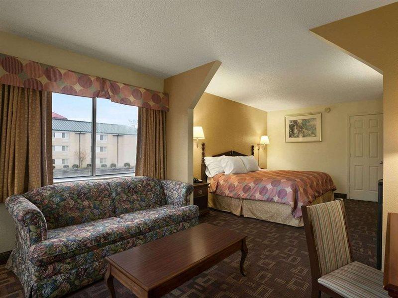 Super 8 By Wyndham Nashville Near Downtown / I-40 Eksteriør billede