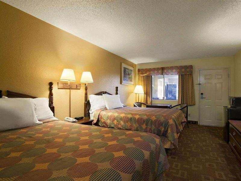 Super 8 By Wyndham Nashville Near Downtown / I-40 Eksteriør billede